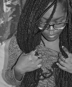 The Difference Between Faux Locs and Loc Extensions, According to a Professional