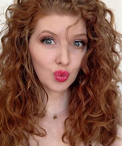 How to Scrunch With Gel For Frizz-Free Waves