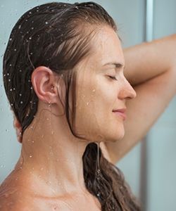 Why People are Replacing Shampoo with... Water