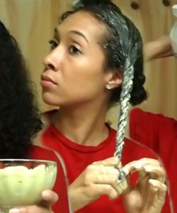 THIS Is How to Apply (& Remove) A DIY Hair Masque