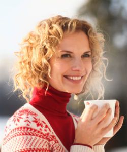 How to Lighten Your Hair with DIY Herbal Lightener