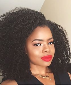 This is the Real Difference Between Bloggers & Stylists, According to a Natural Hair Stylist