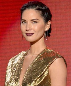 We Found Your Edgy New Year's Eve Updo (and It's Super Easy)