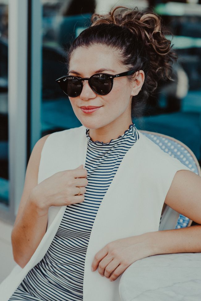 curly ponytail