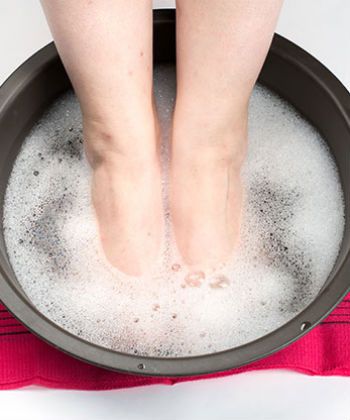 DIY-Pedicure-Step1-Soak pedicure soak