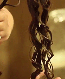 Everyone With Naturally Wavy Hair Should Have These Techniques Down