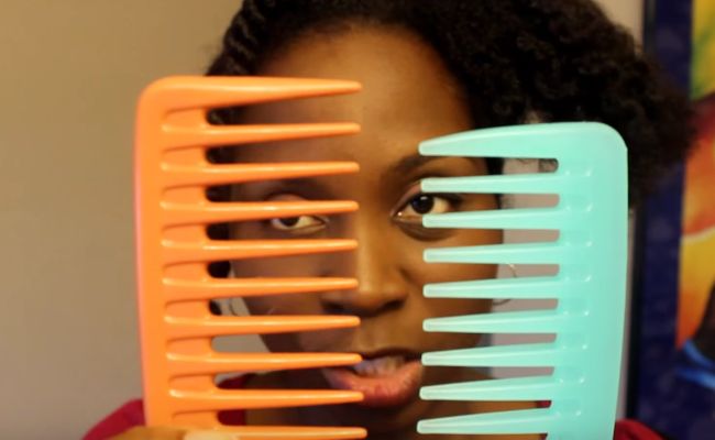 5 Times It S Ok To Detangle Type 4 Hair With A Comb