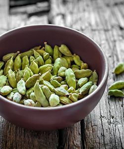 How to Lighten Your Hair Naturally with Cardamom
