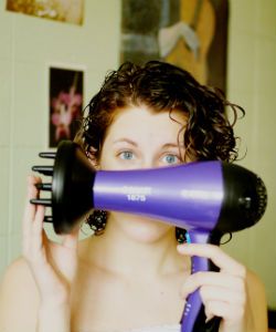 How to Get Defined 3A Curls With Gel, a Diffuser, and a T-Shirt