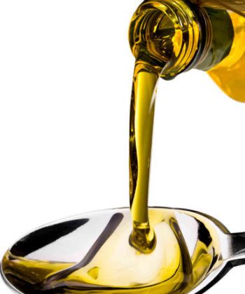 olive-oil_sq-e4b656991b973d6de22fb74a05922bb0650e9e5a-s6-c30 olive oil