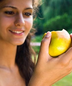 3 Brilliant Apple Cider Vinegar Beauty Fixes