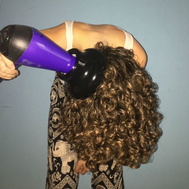How to Get Volume Curl Definition with a Diffuser How to Get Volume Curl Definition with a Diffuser