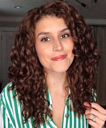 How to Care for Wavy Hair According to an Expert