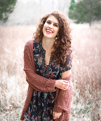 How to Care for Wavy Hair According to an Expert