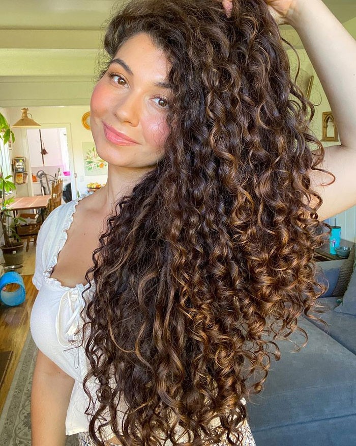 How to Add Hyaluronic Acid to Your Hair Routine for Thicker, Longer &  Stronger Curls | NaturallyCurly.com