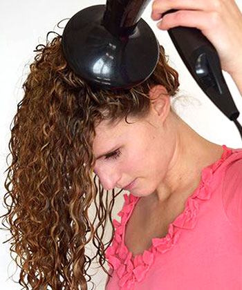 How to Do the No-Frizz Pixie Curl Method