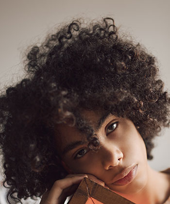How To Refresh Your Hair Without Wetting It