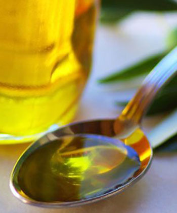 Do You Oil Rinse Your Hair? (Maybe You Should)